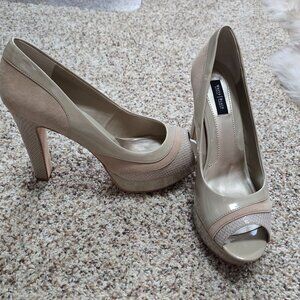 White House Black Market WHBM Nude Trista Heels Size 9.5 New in Box